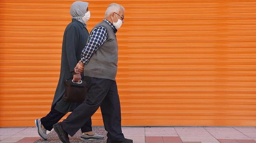 65 yaş üstü sokağa çıkma saatleri | 65 yaş üstü hafta içi ve hafta sonu kaça kadar dışarı çıkabilir? İşte 65 yaş üstü için sokağa çıkma saatleri