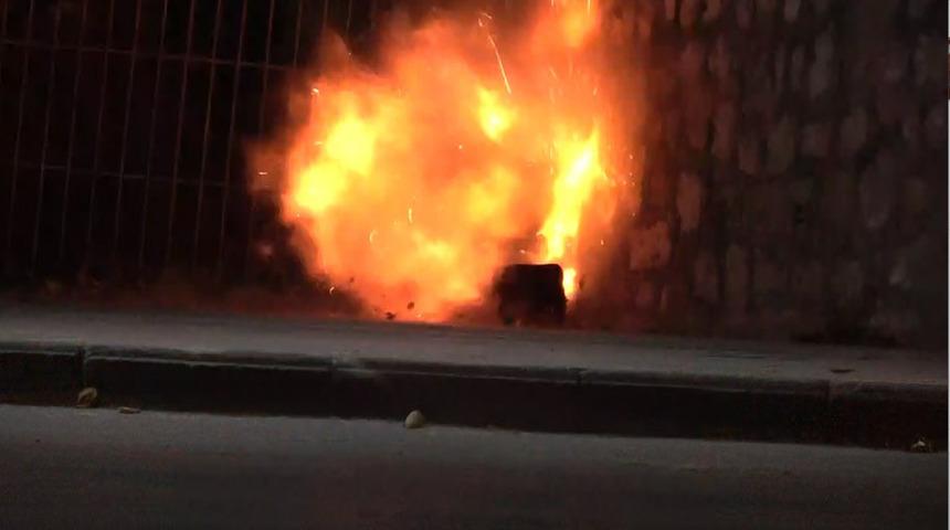 Sivas'ta banka otoparkına bırakılan çanta ve valiz fünyeyle patlatıldı