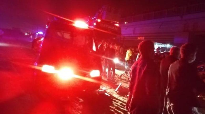 Batman'da feci kaza! Traktör, TIR ve otomobil birbirine girdi: 2 ölü, 3 yaralı