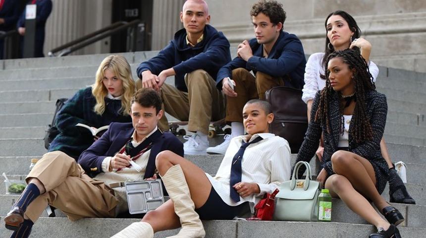 Dedikodunun dibine vurmaya hazır mısınız? Gossip Girl’den yeni fotoğraflar geldi 