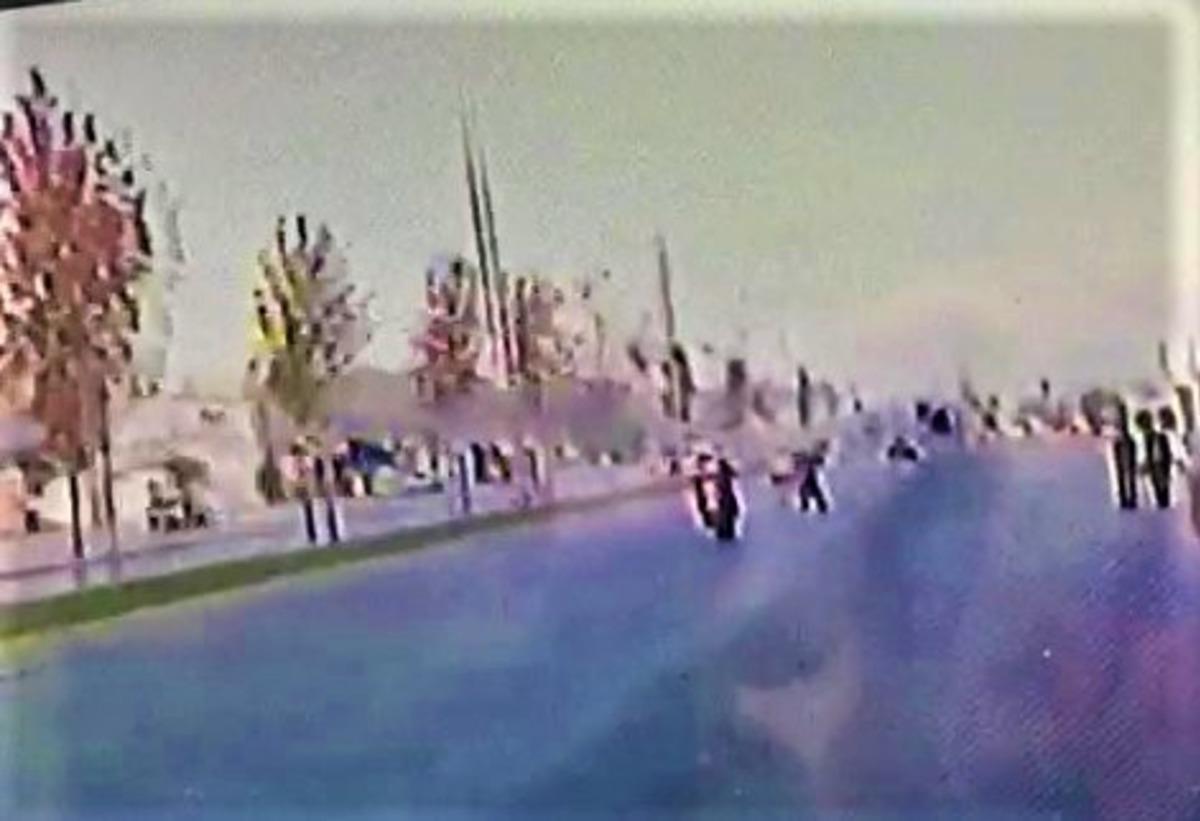 Motosikletin &ccedil;arptığı kadın metrelerce ileriye fırladı