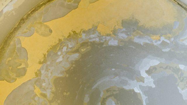 Çaydanlıktaki kireci söküp atıyor! Karbonatın mükemmel gücü onunla birleşince...