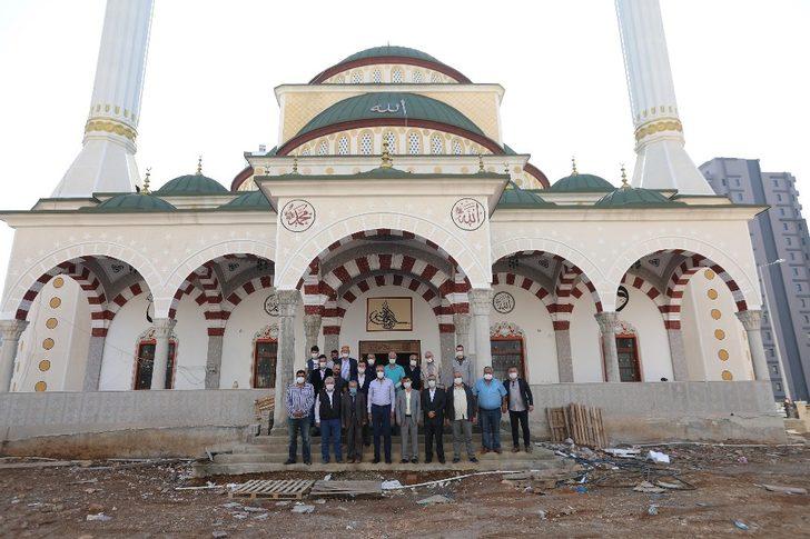 Başkan Tarhan cami inşaatını gezdi G3