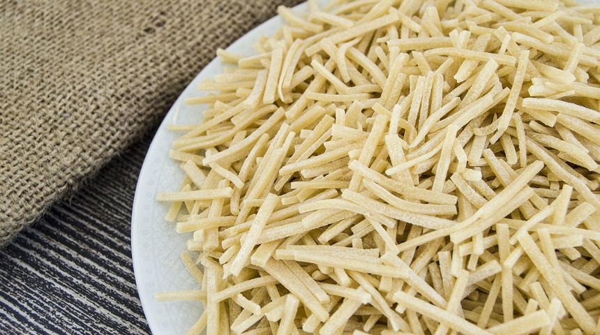 Ev yapımı kolay erişte nasıl yapılır? Ev yapımı kolay erişte tarifi nedir? Ev yapımı erişte malzemeleri ve yapılışı