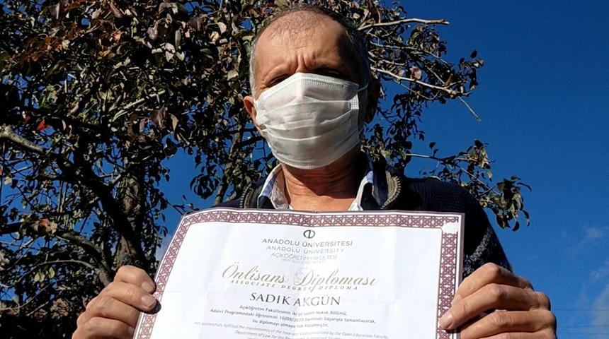 Haksızlığa gelemedi! 54 yaşında mezun oldu ikinci üniversiteye başladı