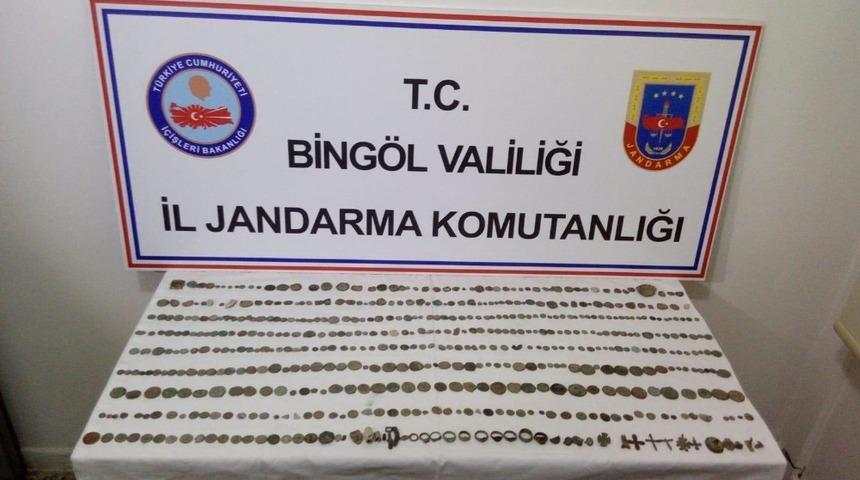 Bing&ouml;l&rsquo;de 536 adet tarihi eser ele ge&ccedil;irildi, 2 ş&uuml;pheli g&ouml;zaltına alındı