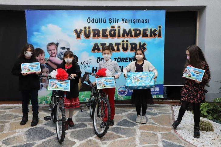 Yüreklerinde yaşattıkları Atatürk’ü şiirle anlattılar G4