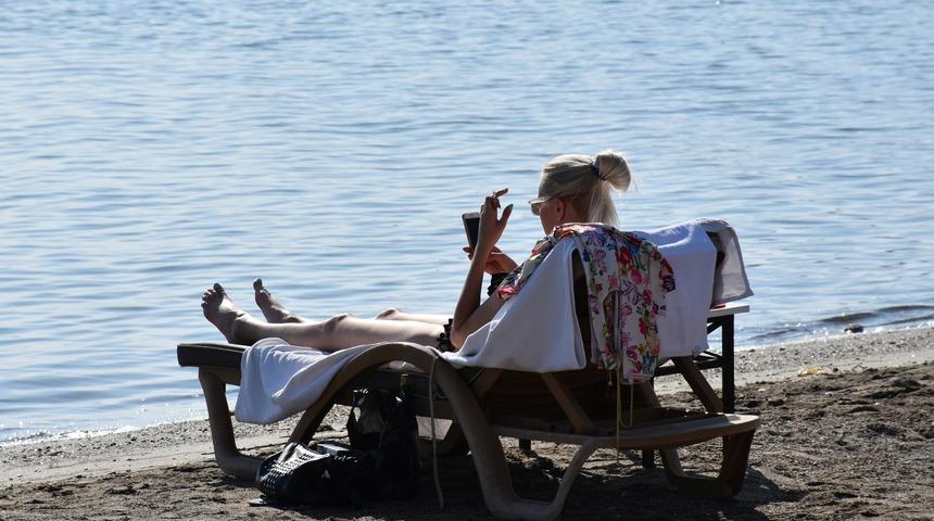Pastırma yazının yaşandığı Marmaris'te kasım ayında deniz keyfi