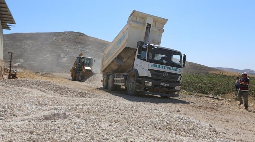 Haliliye&rsquo;de yol yapım &ccedil;alışmaları