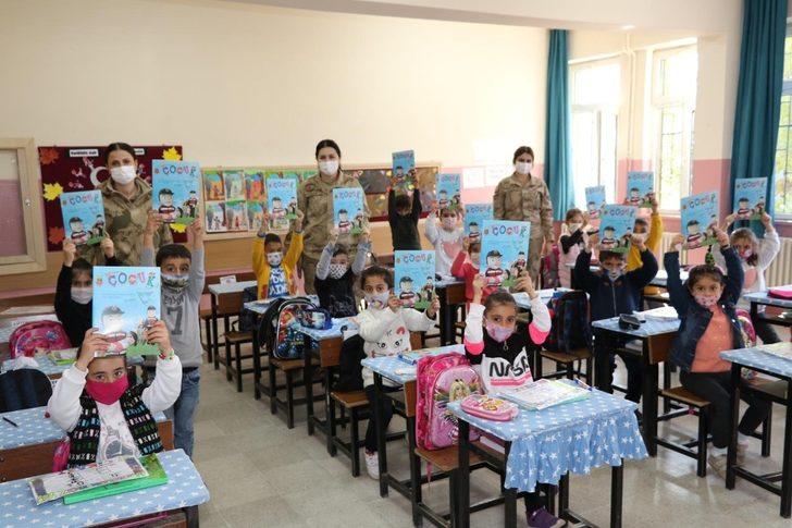 Mehmetçikten öğrencilere hediye G1