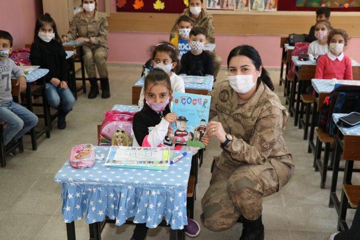 Mehmetçikten öğrencilere hediye G2