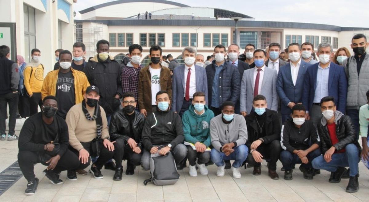 Rekt&ouml;r Uysal, T&Ouml;MER &ouml;ğrencileriyle buluştu