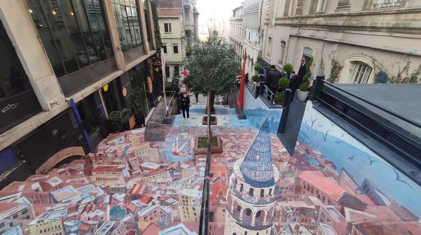 Beyoğlu'nda merdivenler sanat eserine dönüştü! Fotoğraf tutkunları buraya bayılacak
