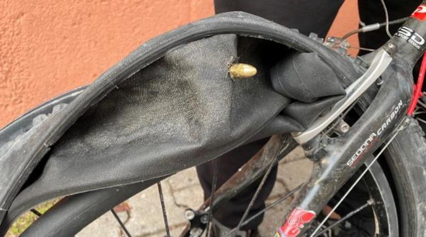 Yer: İstanbul! Bisikletinin lastiği patladığında gördüğüne inanamadı 