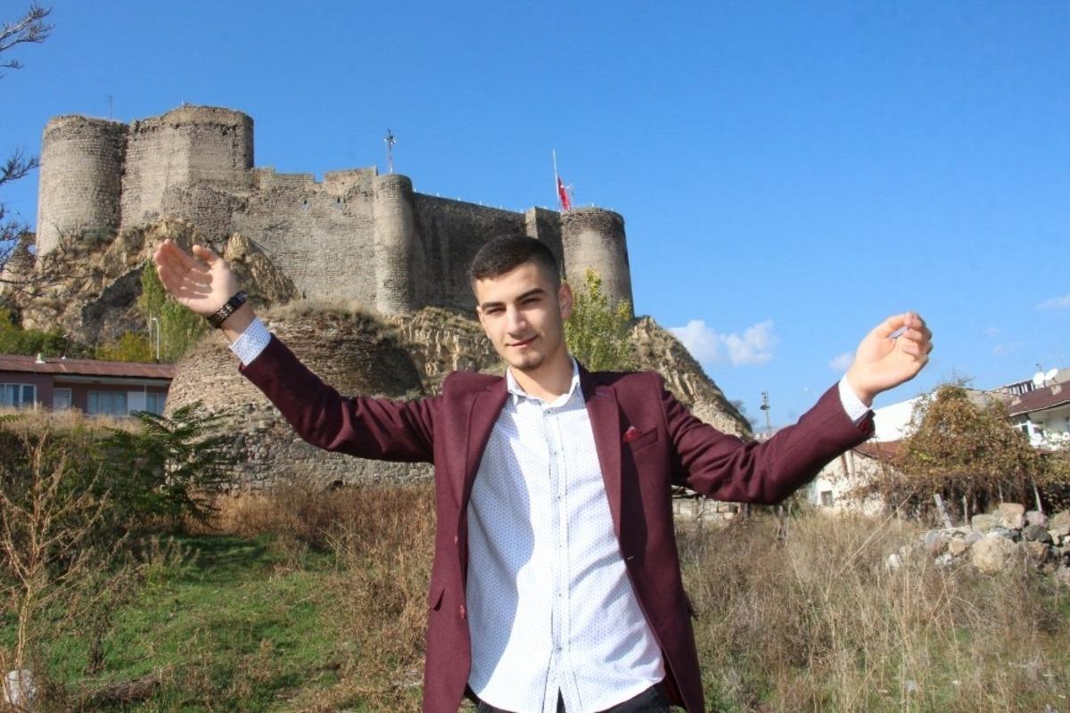 17 yaşında hayallerini ger&ccedil;ekleştiriyor