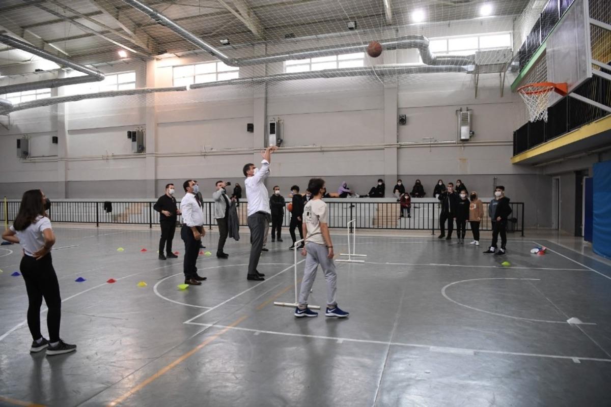 Başkan Kocaman basketbol d&uuml;ellosunu kaybetti