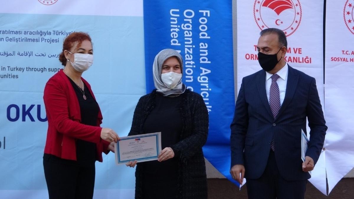 Bursa&rsquo;da Uygulamalı &Ccedil;ift&ccedil;i Okulu ilk sertifikalarını verdi