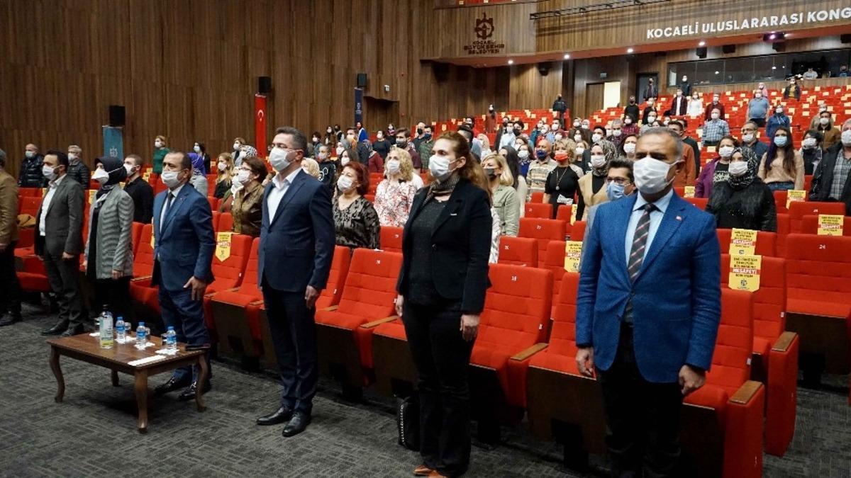 Atat&uuml;rk&rsquo;&uuml;n sevdiği şarkılar İzmit&rsquo;te seslendirildi