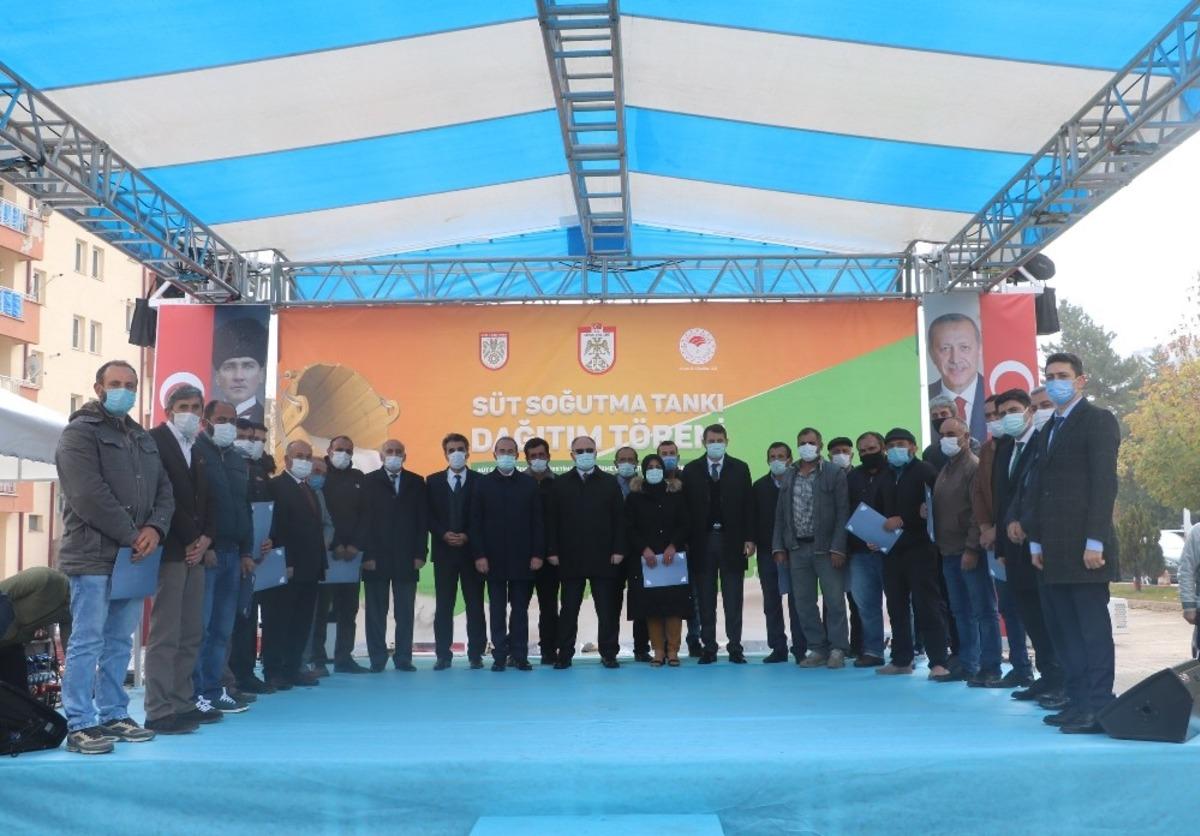 50 &ccedil;ift&ccedil;iye s&uuml;t soğutma tankı dağıtıldı
