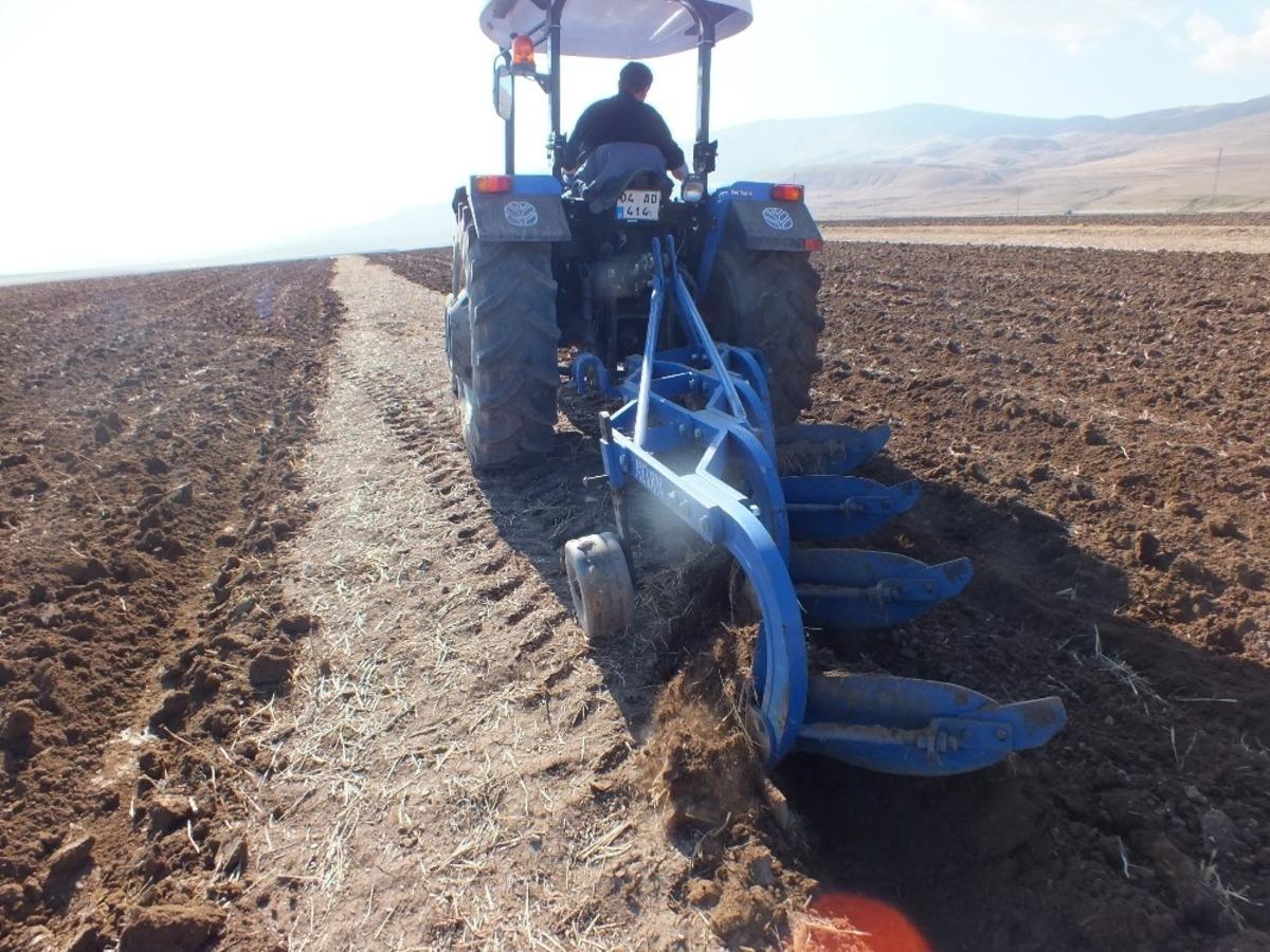 Malazgirtli &ccedil;ift&ccedil;iler &uuml;retime devam ediyorlar