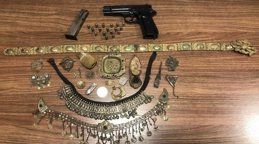 Jandarma tarihi eser ka&ccedil;ak&ccedil;ısını kıskıvrak yakaladı