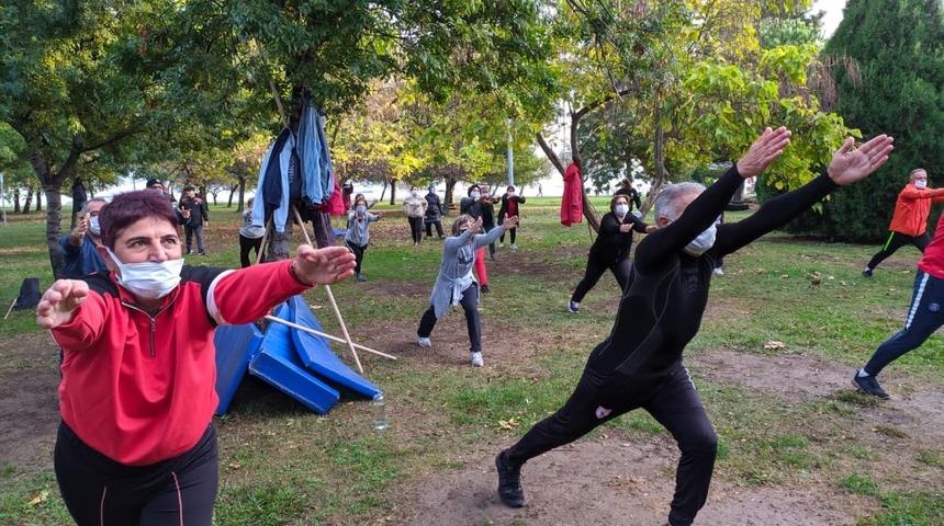 Büyükşehir’den fiziksel mesafeli sabah sporu