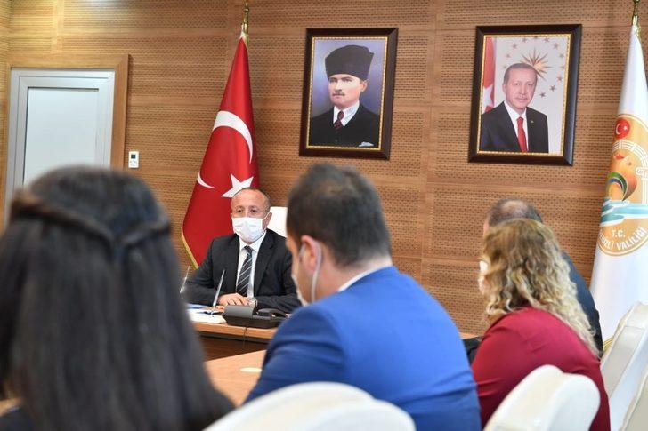Denizli Valiliğinden şehit yakınına ve bir gaziye Devlet Övünç Madalyası G3
