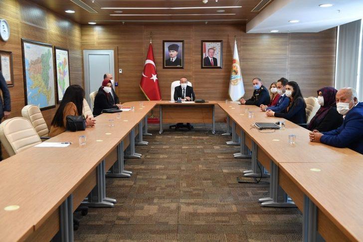 Denizli Valiliğinden şehit yakınına ve bir gaziye Devlet Övünç Madalyası G4