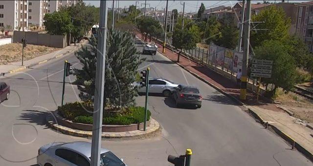 Kırıkkale’de dikkatsiz sürücülerin kaza anı kamerada