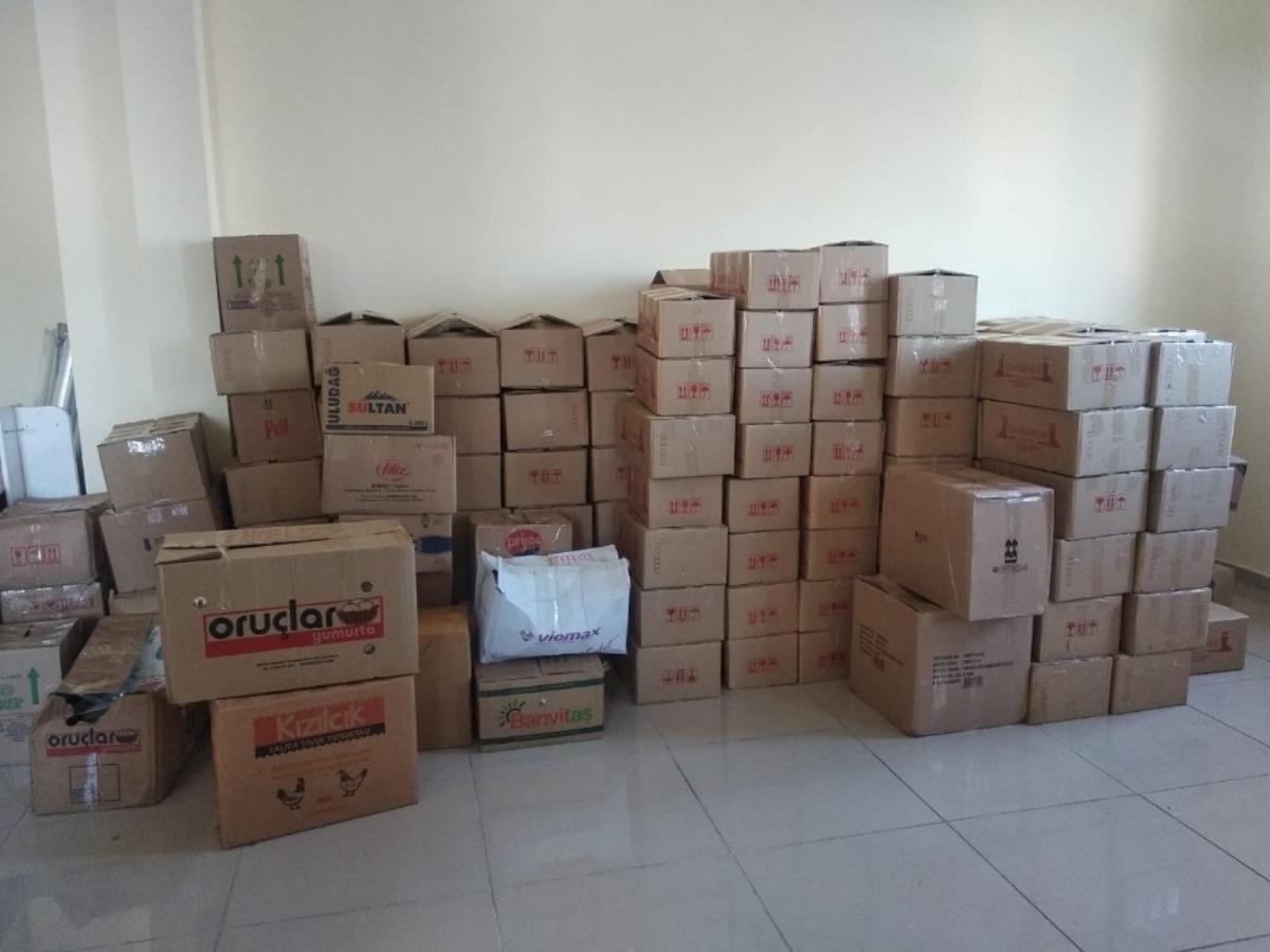 Ayvacık&rsquo;taki okullardan İzmir&rsquo;e 368 yardım kolisi