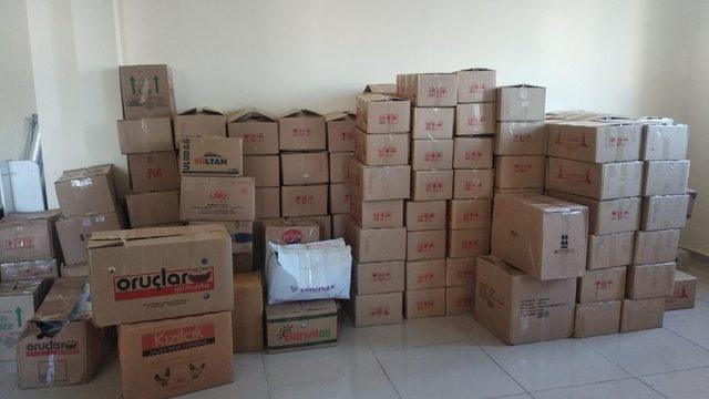 Ayvacık’taki okullardan İzmir’e 368 yardım kolisi