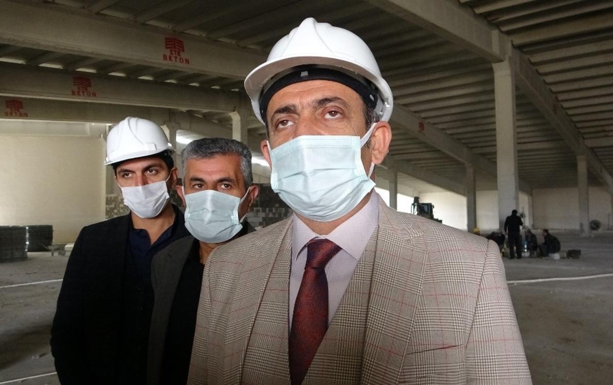 Başkan Tanış ayakkabı fabrikasındaki &ccedil;alışmaları inceledi