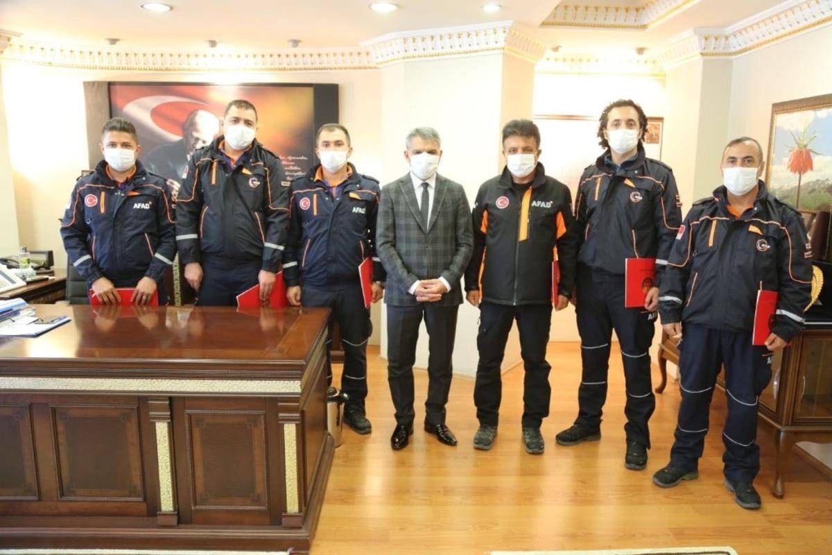 İzmir kahramanlarına  başarı belgesi verildi