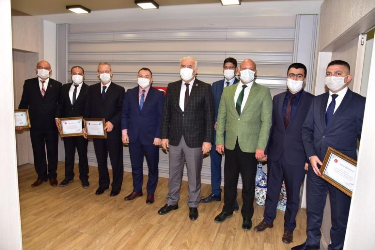 Asfalt emek&ccedil;ilerine teşekk&uuml;r belgesi