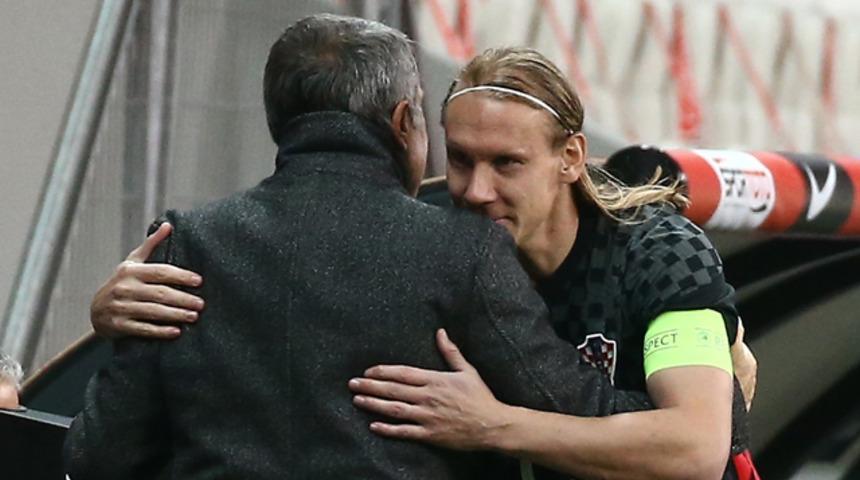 Şenol Güneş temastan kaçamadı