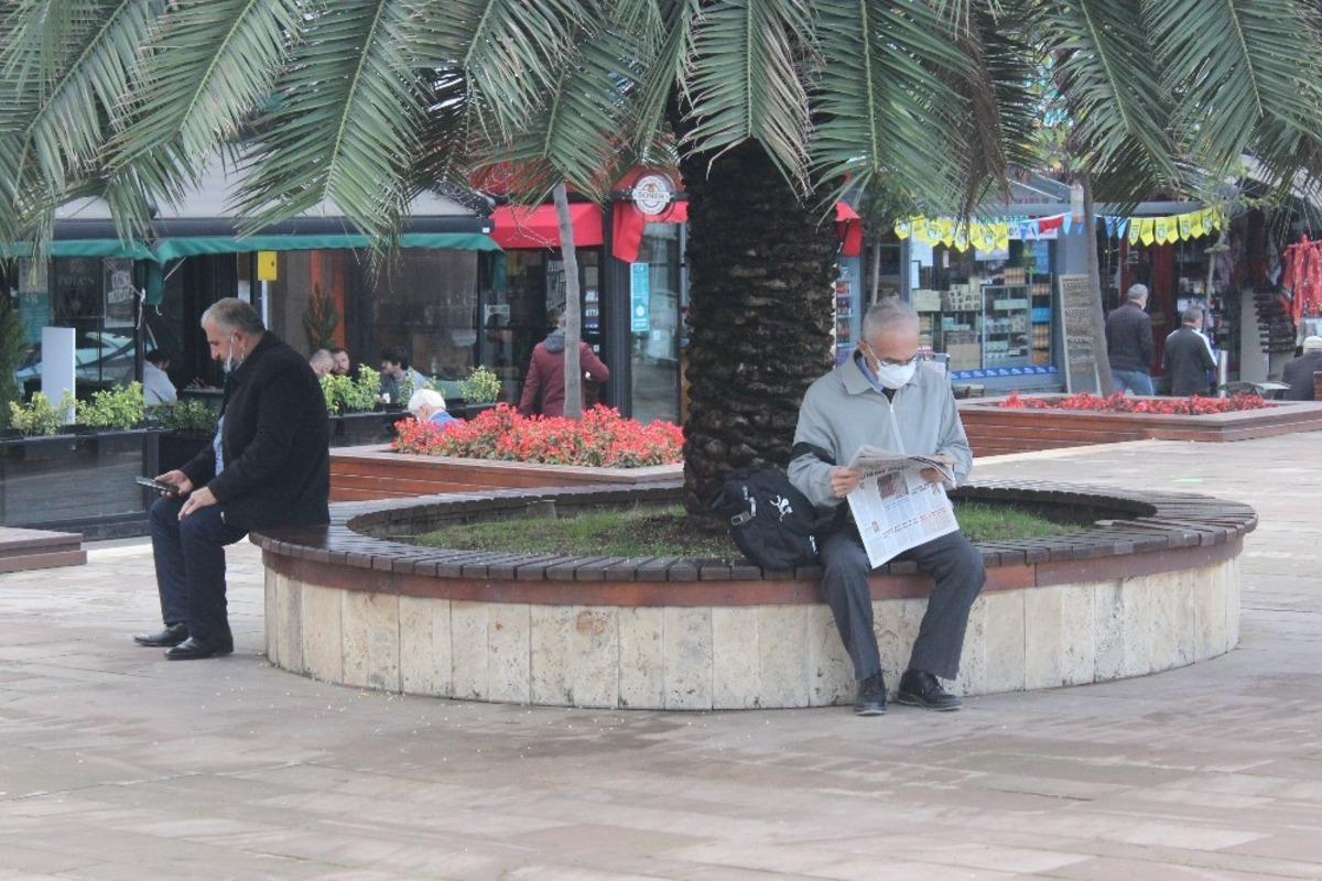 Giresunlular 65 yaş ve &uuml;st&uuml; i&ccedil;in getirilen kısıtlamayı yerinde buluyor