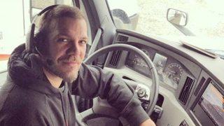 Tolga Karel kendisiyle 'kamyoncu' diyerek dalga geçen takipçisine öyle bir yanıt verdi ki...