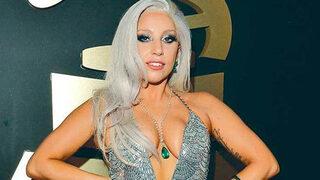 Seksi şarkıcı da rengini belli etti