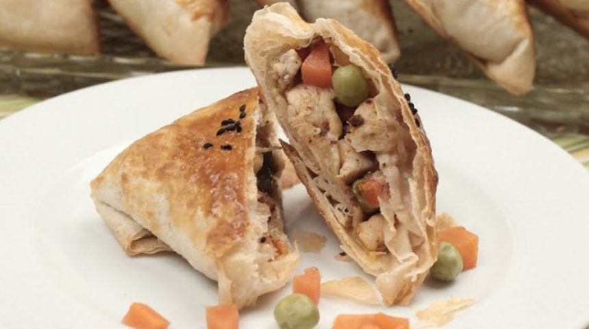 Tavuklu talaş böreği nasıl yapılır? Tavuklu talaş böreği tarifi nedir? Tavuklu talaş böreği malzemeleri nelerdir? İşte Gelinim Mutfakta Tavuklu talaş böreği tarifi...