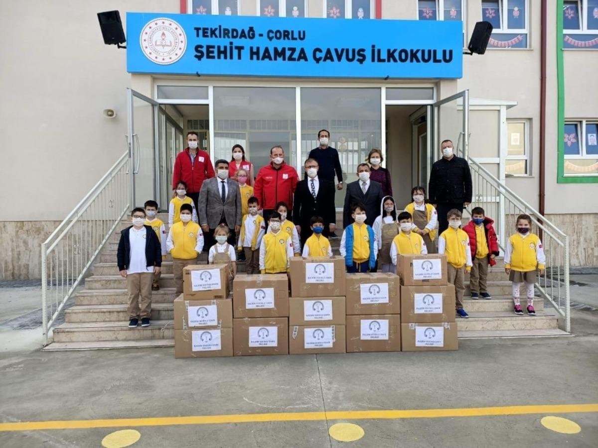 Kendileri k&uuml;&ccedil;&uuml;k y&uuml;rekleri b&uuml;y&uuml;k