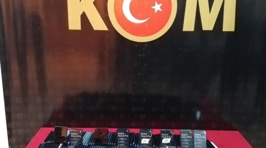 Gaziantep&rsquo;te 239 adet ka&ccedil;ak cep telefonu ele ge&ccedil;irildi