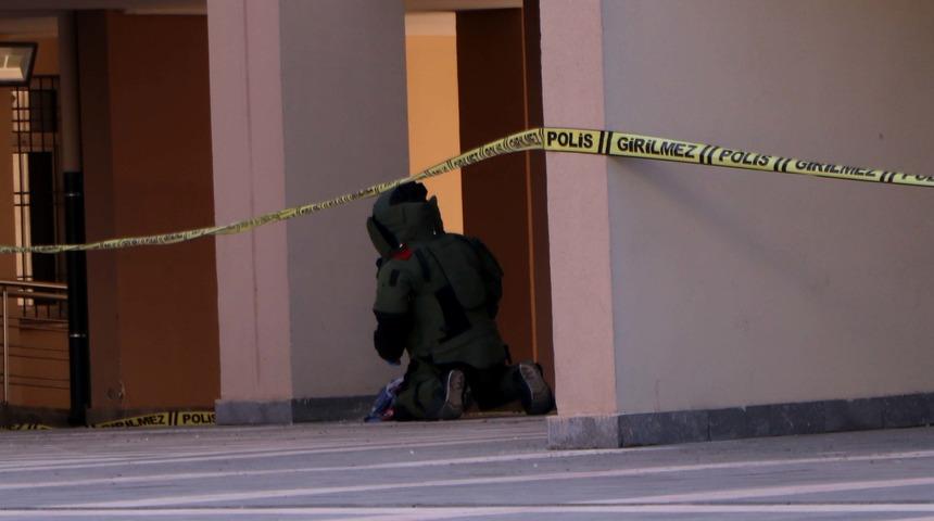 Gaziantep'te şüpheli çanta paniği! Bomba imha robotuyla patlatıldı