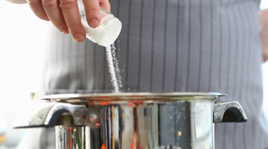 Usta şeflerin kullandığı basit ama etkili numaralar! Tuz fazla geldiyse...