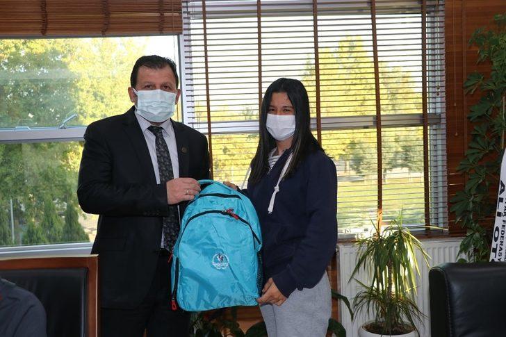 Şampiyon Bisikletçiler sevinçlerini Kabakcı ile paylaştılar G3