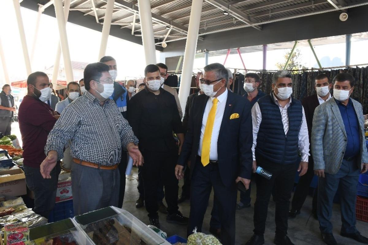 Kemer&rsquo;in ilk kapalı pazar yeri Kuzdere&rsquo;de hizmete girdi