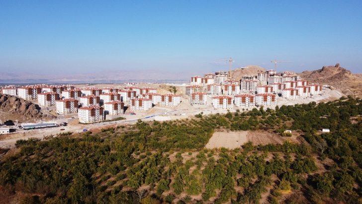 Başkan Güder, deprem konutlarını inceledi G3