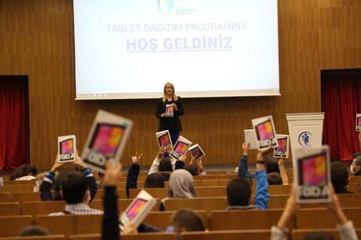 Merkezefendi Belediyesinden100 öğrenciye daha tablet desteği G3