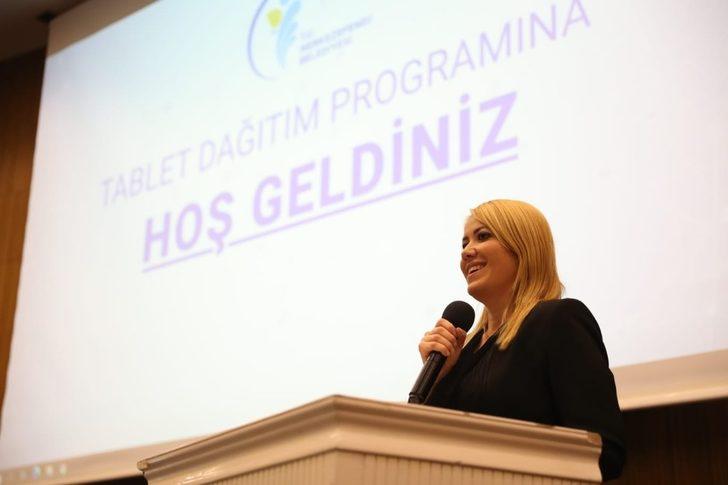 Merkezefendi Belediyesinden100 öğrenciye daha tablet desteği G4