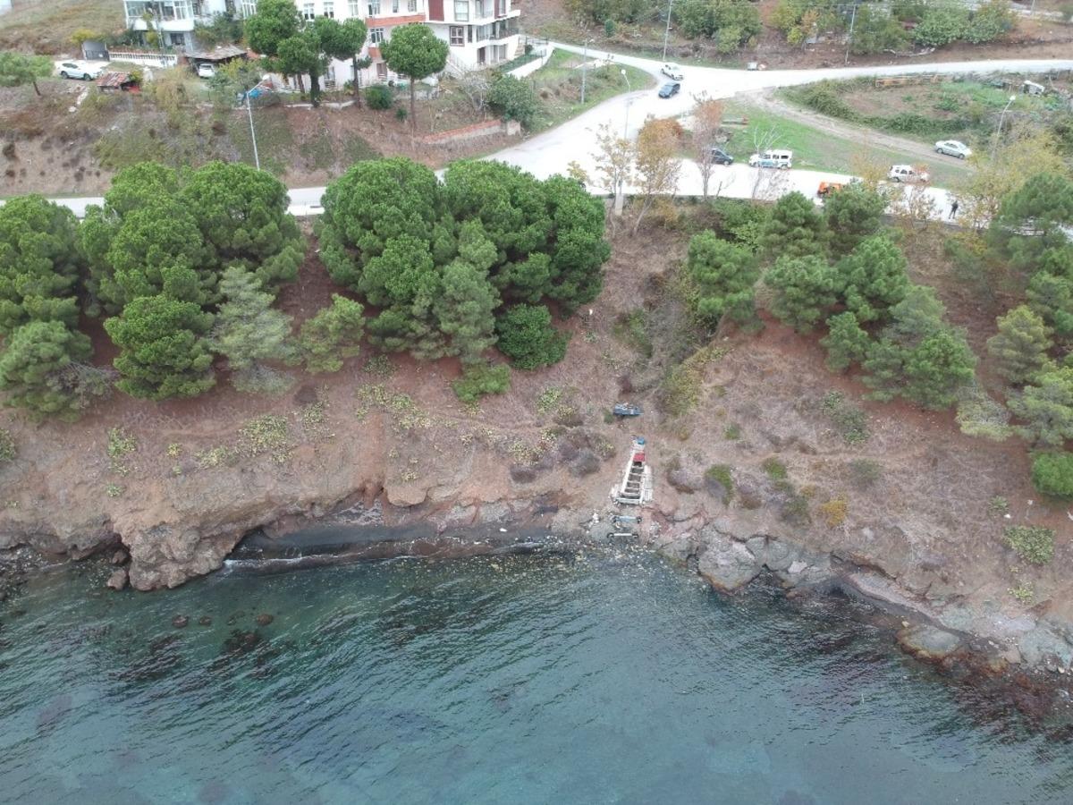 Bankta bırakılan &ccedil;anta ve kıyafetler polisi alarma ge&ccedil;irdi