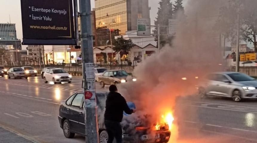 Bursa’da trafikte bir araç alev alev yandı